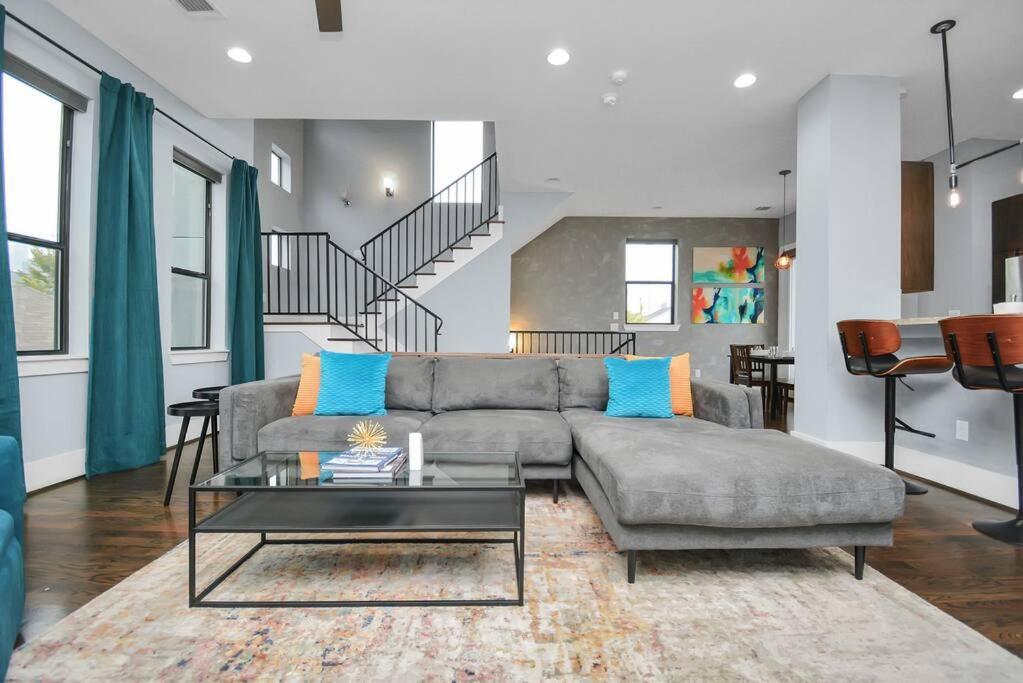 Skyline Views - Sleeps 10 Home Near Downtown هيوستن المظهر الخارجي الصورة