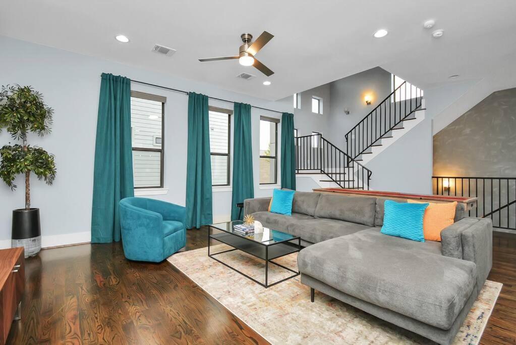 Skyline Views - Sleeps 10 Home Near Downtown هيوستن المظهر الخارجي الصورة