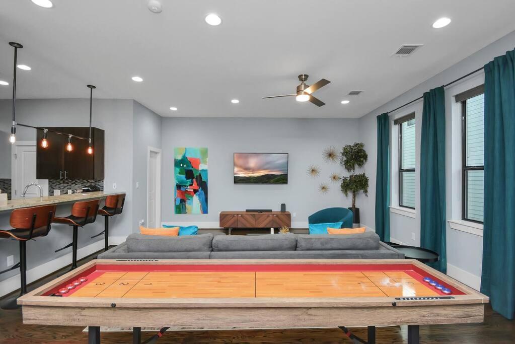 Skyline Views - Sleeps 10 Home Near Downtown هيوستن المظهر الخارجي الصورة