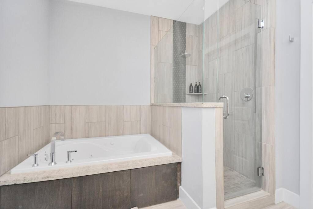 Skyline Views - Sleeps 10 Home Near Downtown هيوستن المظهر الخارجي الصورة