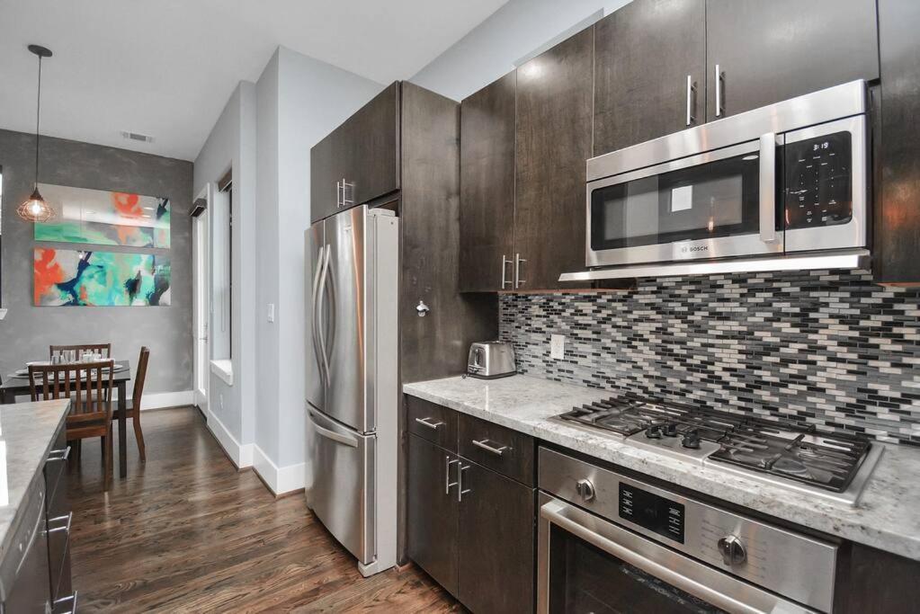 Skyline Views - Sleeps 10 Home Near Downtown هيوستن المظهر الخارجي الصورة