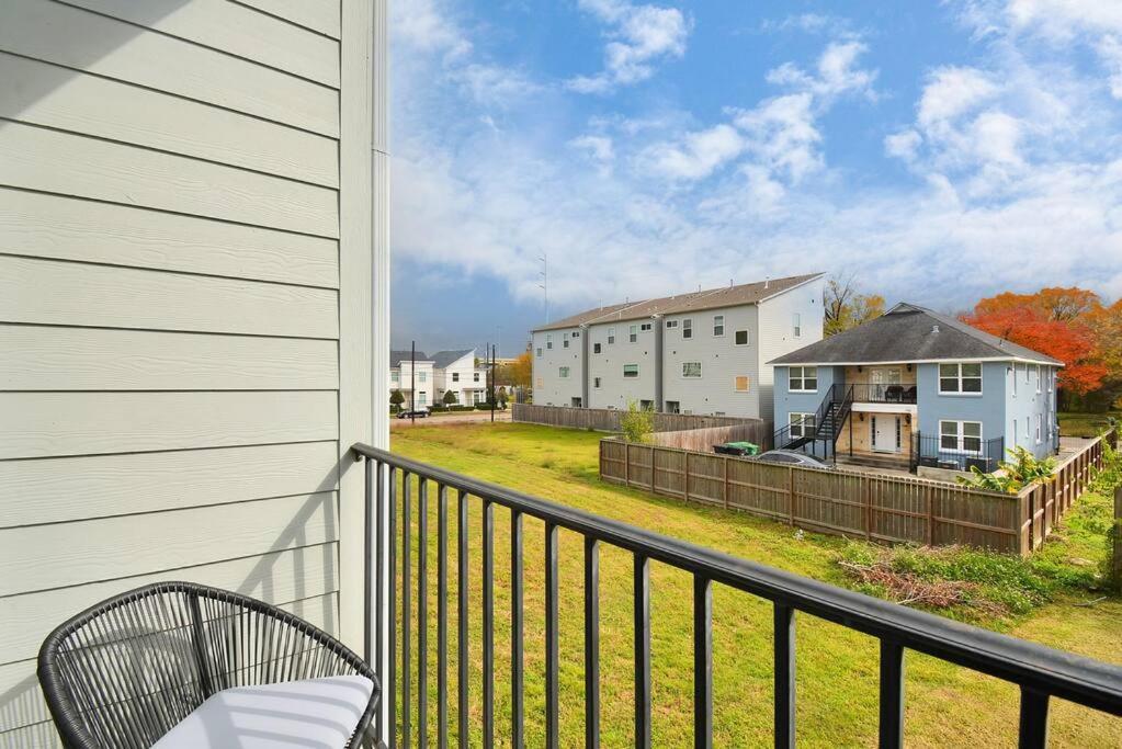 Skyline Views - Sleeps 10 Home Near Downtown هيوستن المظهر الخارجي الصورة