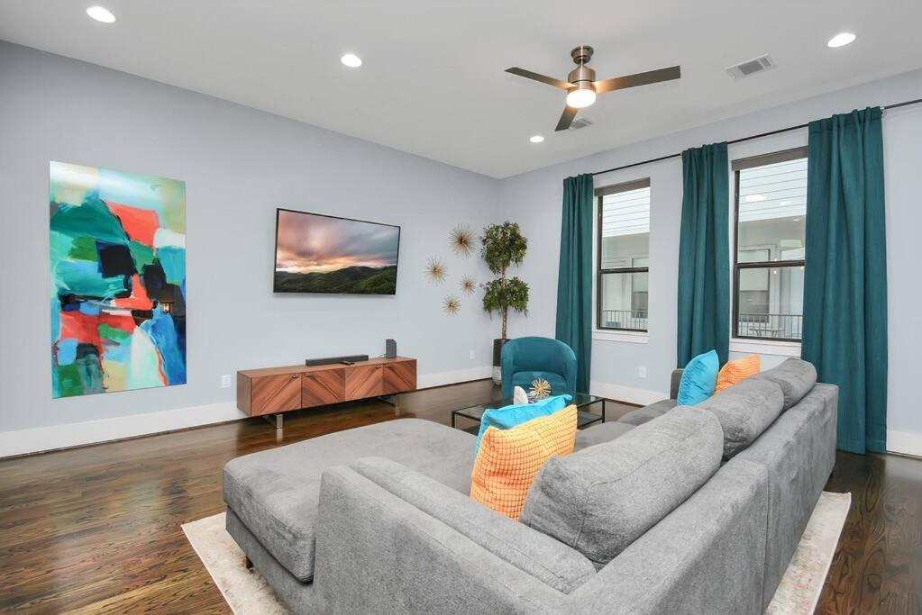 Skyline Views - Sleeps 10 Home Near Downtown هيوستن المظهر الخارجي الصورة