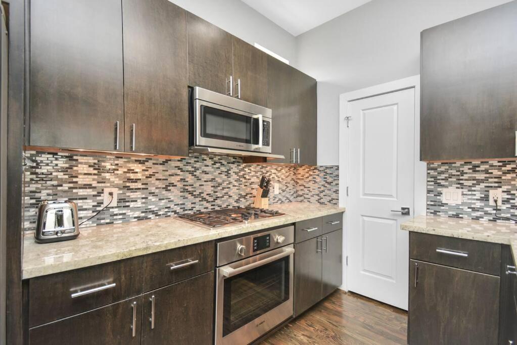 Skyline Views - Sleeps 10 Home Near Downtown هيوستن المظهر الخارجي الصورة