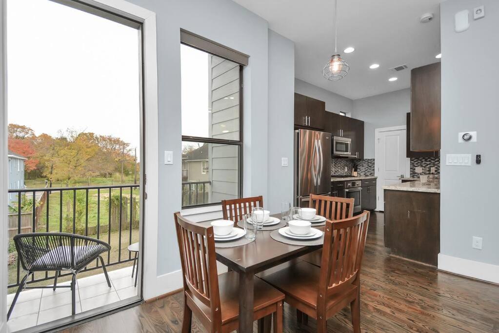Skyline Views - Sleeps 10 Home Near Downtown هيوستن المظهر الخارجي الصورة