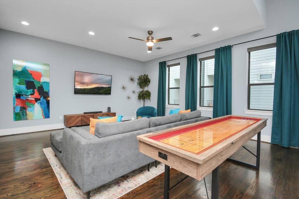Skyline Views - Sleeps 10 Home Near Downtown هيوستن المظهر الخارجي الصورة