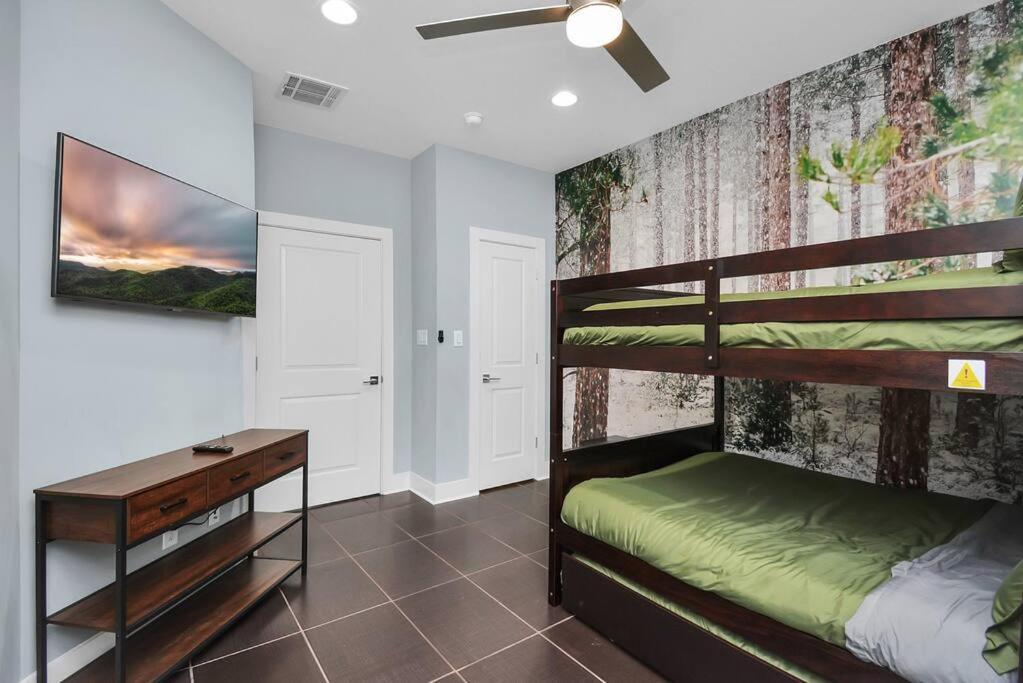 Skyline Views - Sleeps 10 Home Near Downtown هيوستن المظهر الخارجي الصورة